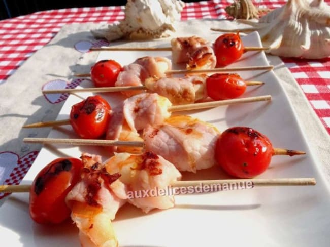 Mini brochettes de crevette au bacon et tomates