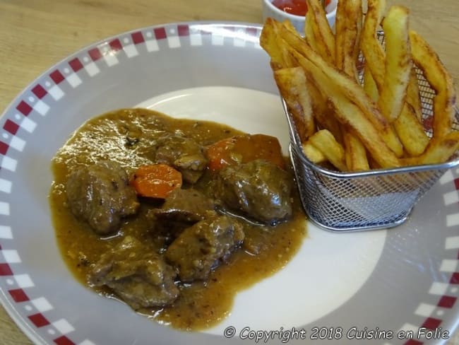 Joue de porc façon carbonade et frites maison