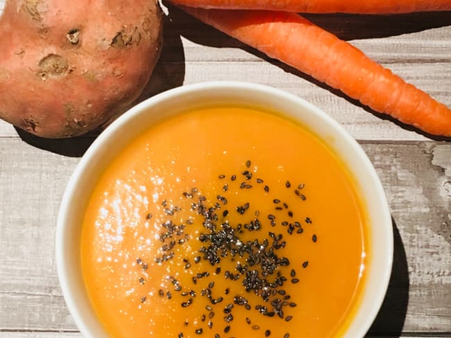 Velouté de carottes et patates douces au sésame noir