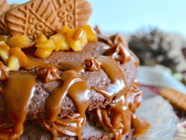 Layer cake végan chocolat, spéculoos pommes caramélisées