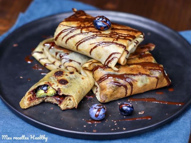 Crêpe fourrée aux myrtilles et chocolat