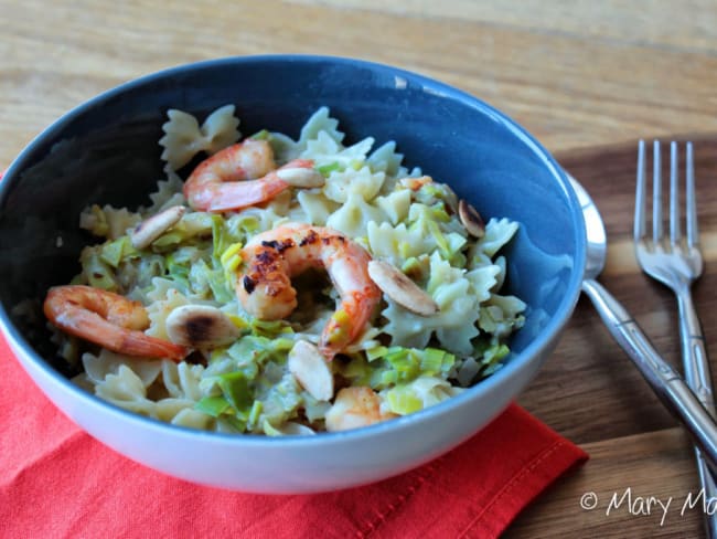 Farfalles aux poireaux, crevettes et sauce au lait d'amande