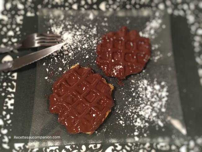 Gaufres liégeoises nappées ou glaçage au chocolat