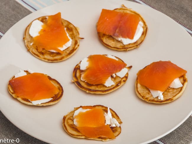 Blinis facile au chèvre et à la truite fumée