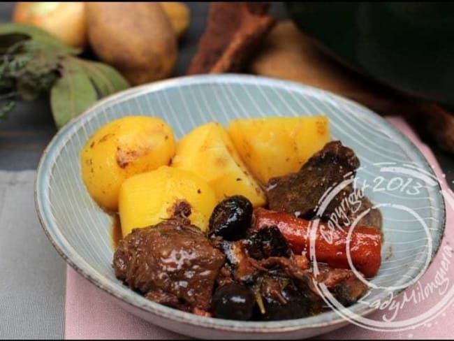 Daube à la provençale en cocotte lutée de Philippe Etchebest (vin blanc, champignons et olives noires)