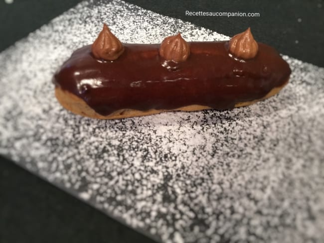 Éclair au chocolat et sa crème pâtissière au chocolat croquante