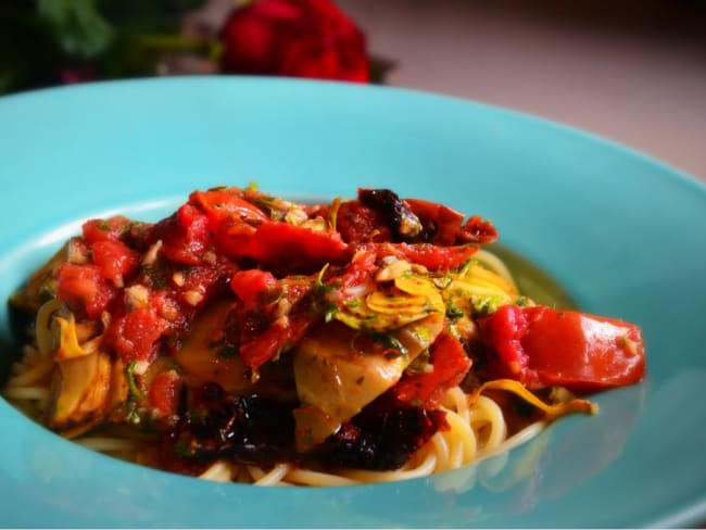 Spaghetti aux légumes antipasti pour la Saint Valentin