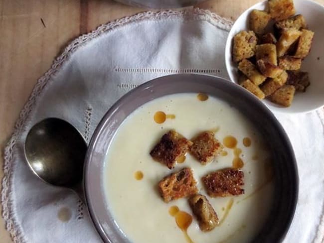 Crème de Chou-Fleur, Beaufort et Croûtons à la Moutarde