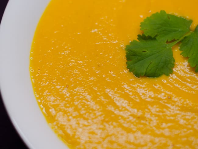 Soupe de carottes et de pois chiches au curry