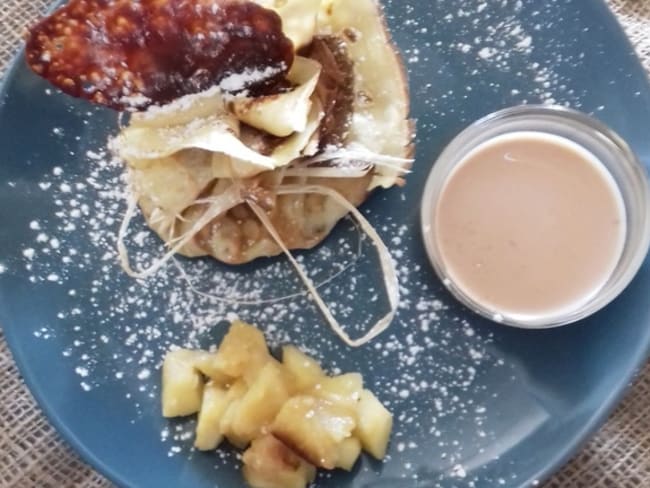 Aumônières de crêpes aux pommes caramélisées et sauce carambar  