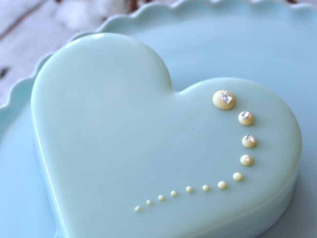 Entremet St Valentin à la myrtille et mousse de fromage blanc