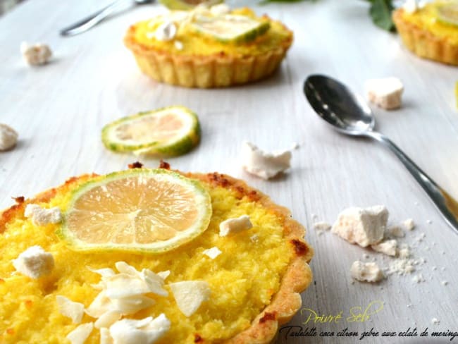 Tartelette coco, citron zébré, aux éclats de meringue