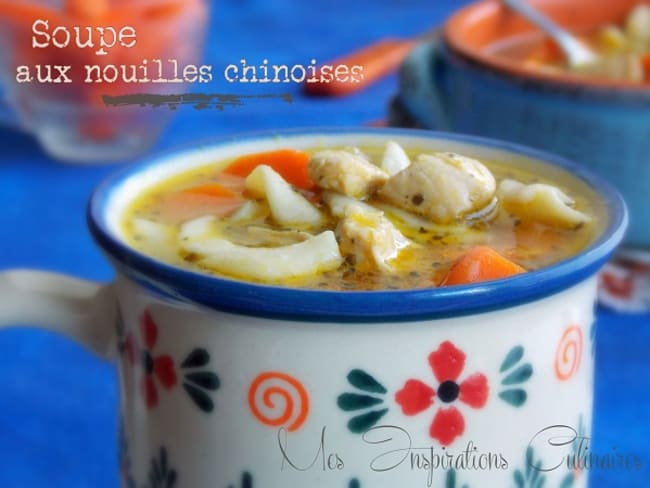 Soupe au poulet et nouilles chinoises