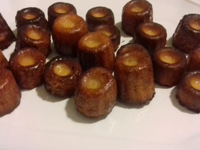 Cannelés bordelais