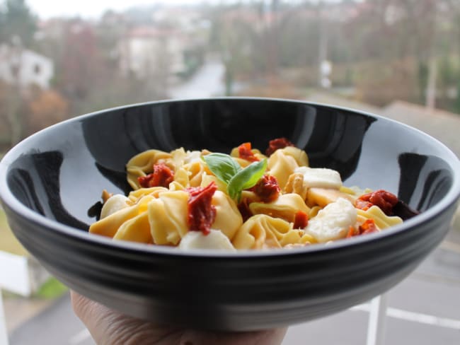 Capelletti tomates séchées et mozzarella