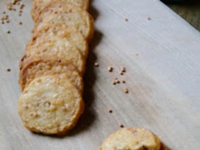 Sablés au cantal et à la moutarde