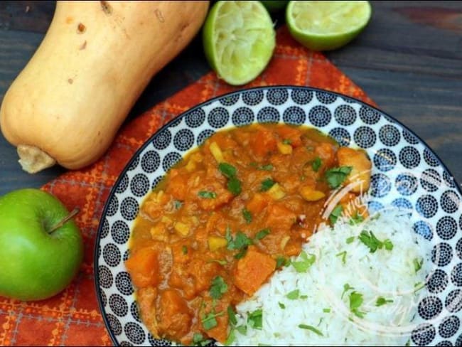 Curry thaï au poulet, courge et patate douce