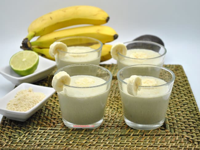 Smoothie avocat banane et lait d'amande