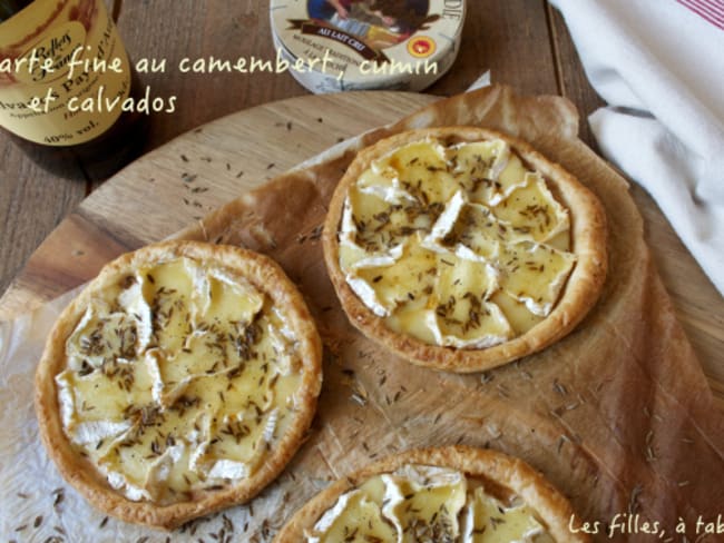 Tarte fine normande au camembert et cumin, flambée au calvados