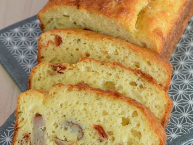 Cake Chipolata Tomate et Thym avec les restes du barbecue