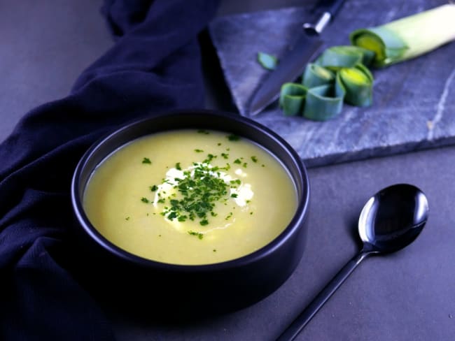 Velouté de pois cassés et poireaux à la cardamone