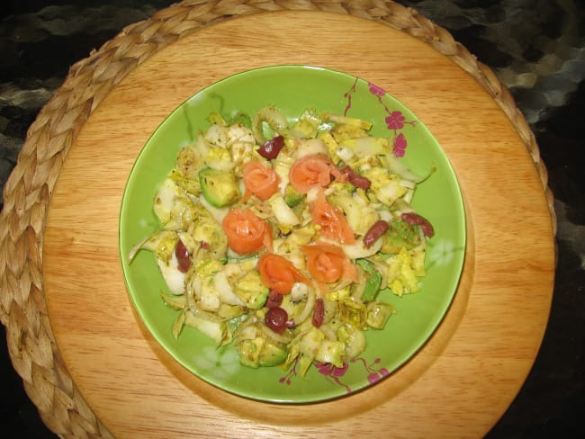 Salade d'endives à l'avocat et saumon fumé