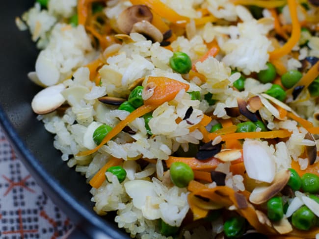 Riz aux légumes et aux amandes effilées