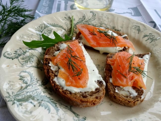 Tartines au saumon et crème au wasabi