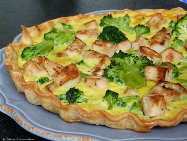 Tarte fine au brocolis, poulet grillé et cheddar irlandais