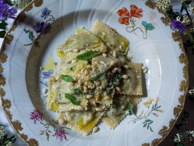 Raviolis aux artichauts aux pommes de terre et beurre de sauge