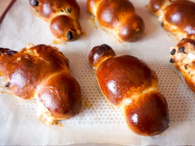 Les cougnoux, petites brioches de Noël aux raisins secs ou pépites de chocolat