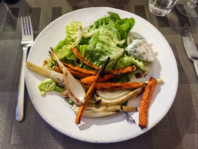 Légumes grillés et jolie salade