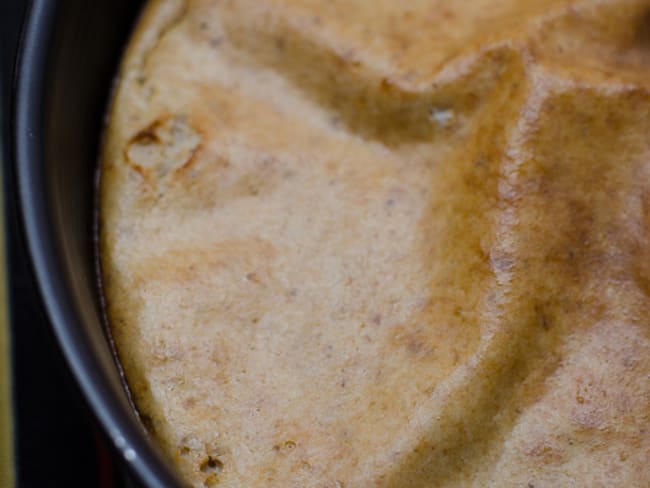 Gâteau au chou-fleur, au parmesan et aux noix