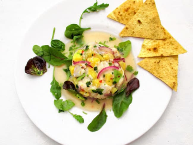 Ceviche de daurade, ananas, avocat et chips de tortillas