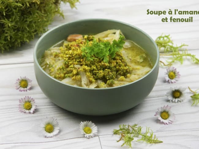 Soupe amande et fenouil et son topping