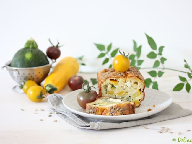 Cake à la courgette jaune, verte, à la feta et à la menthe