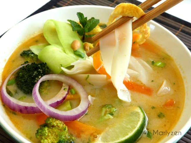 Soupe de nouilles de riz à la cacahuète