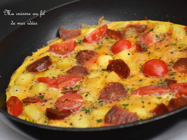 Omelette aux pommes de terre, tomates cerise et chorizo