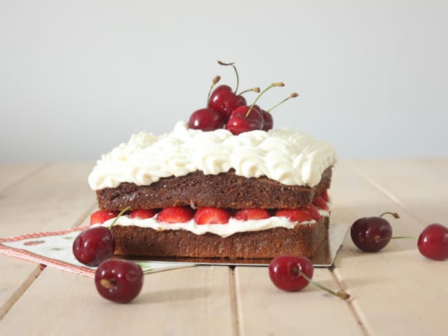 Mud cake au chocolat blanc et aux fruits rouges