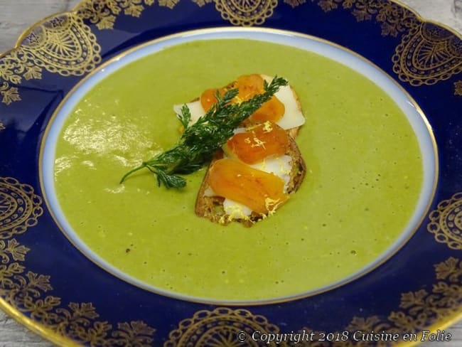 Velouté de fanes de navets, pecorino au poivre et toast à la Poutargue