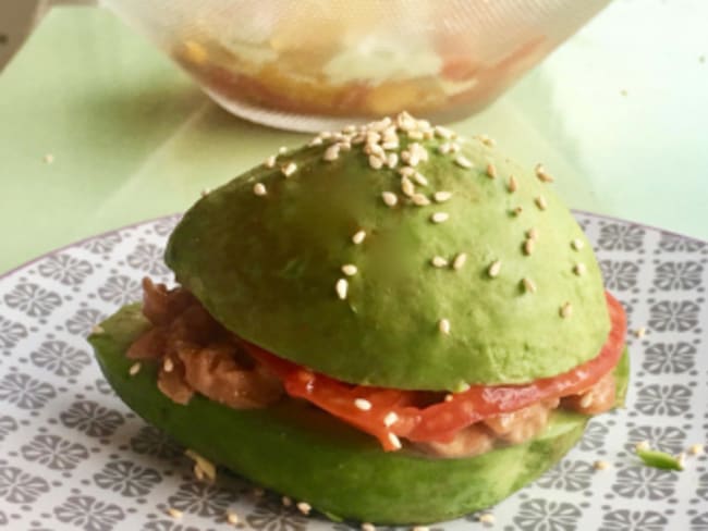 Avocado burger au saumon fumé artisanal