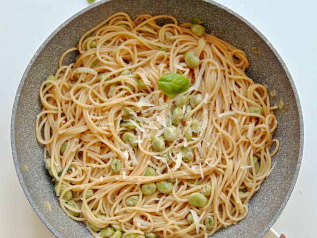 Spaghetti aux fèves et anchois