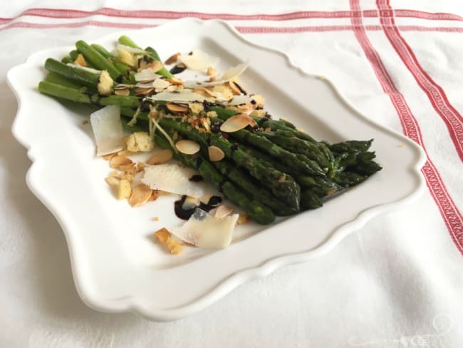 Asperges aux amandes et vinaigre balsamique