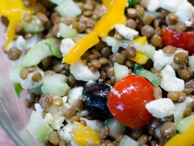 Salade de lentilles à la feta et aux crudités