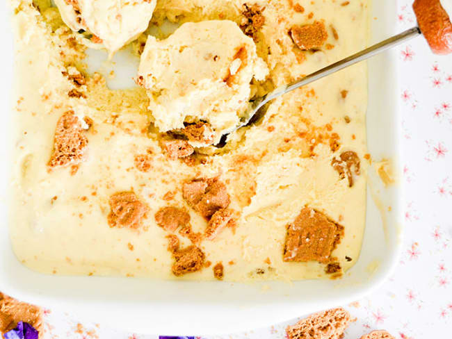 Glace au miel blanc d’Oku, brisures de spéculoos