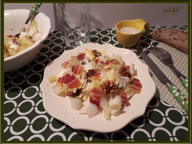 Salade d'endive, noix et roquefort