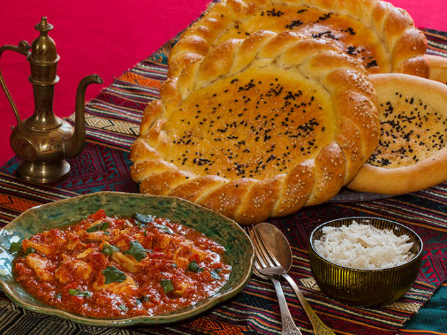 Naan Roghan Bread (Afghanistan) et poulet Tikka massala