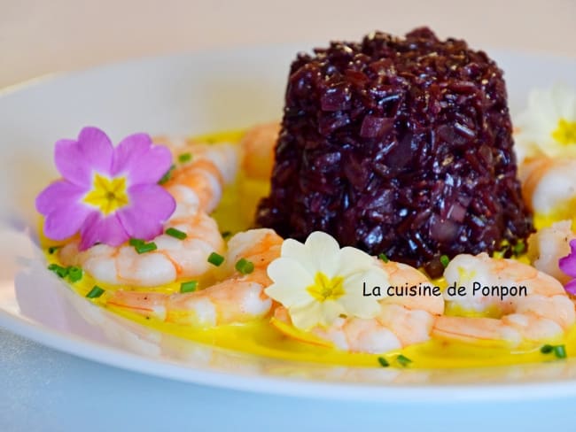 Riz noir aux crevettes, sauce au safran et curcuma