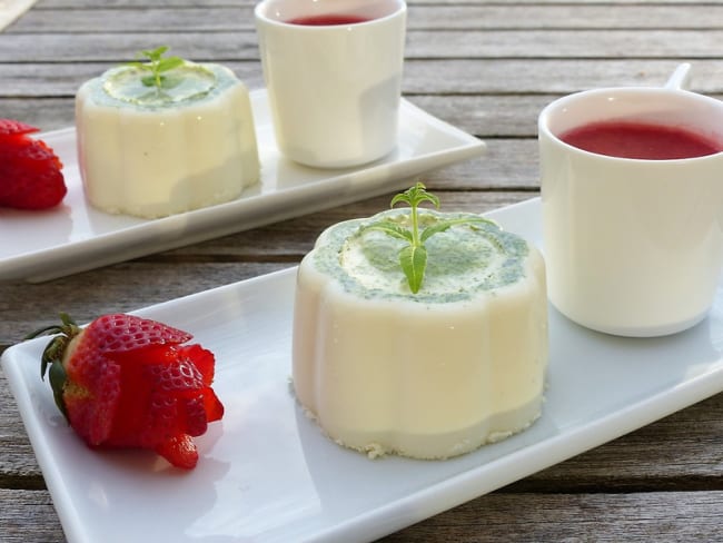 Panna cotta à la verveine citron et son coulis de fraises