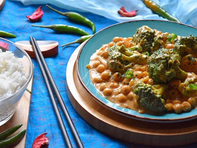 Curry Massaman de brocolis et pois chiches